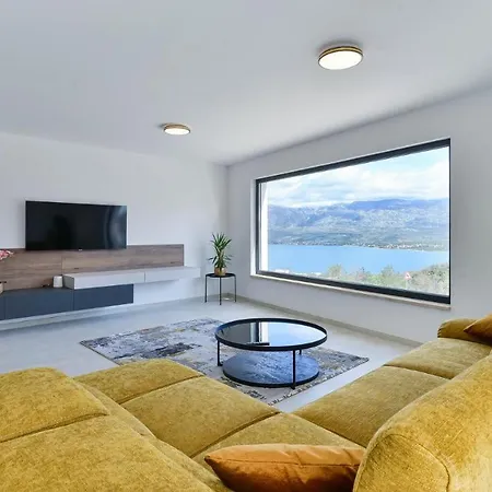 Zariva With Pool And Panoramic Mountain And *