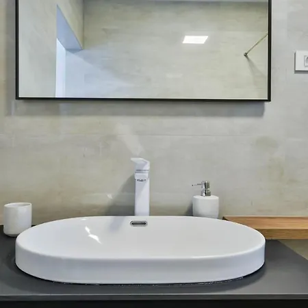 Villa Zariva With Pool And Panoramic Mountain And