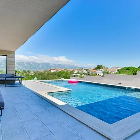 Villa Zariva With Pool And Panoramic Mountain And Vinjerac