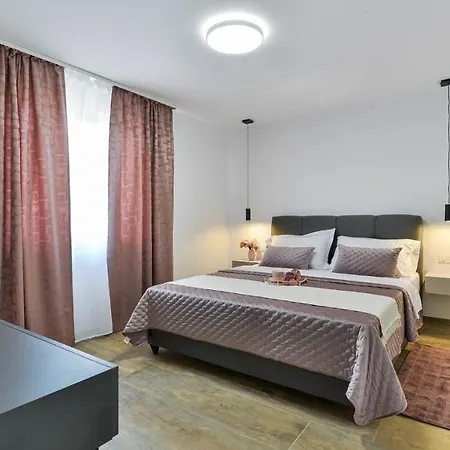 Villa Zariva With Pool And Panoramic Mountain And Vinjerac