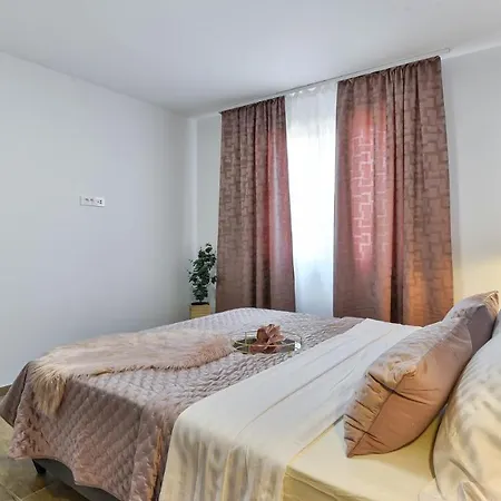 Zariva With Pool And Panoramic Mountain And *