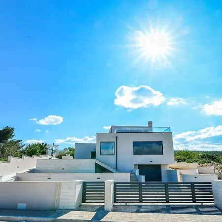 Zariva With Pool And Panoramic Mountain And Vinjerac