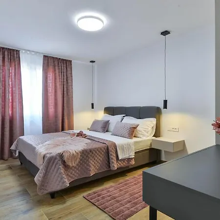 Zariva With Pool And Panoramic Mountain And *