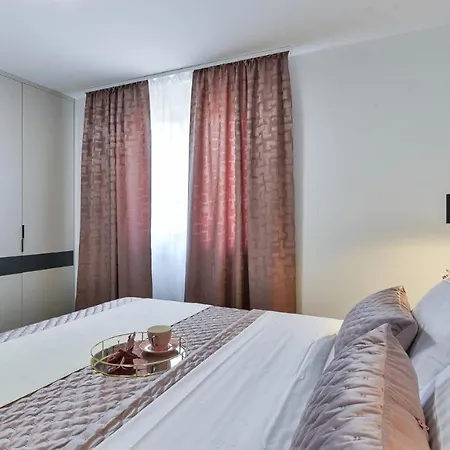 Zariva With Pool And Panoramic Mountain And