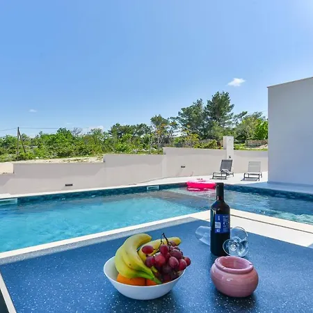 Villa Zariva With Pool And Panoramic Mountain And