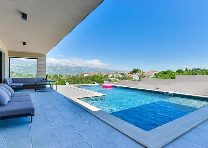Villa Zariva With Pool And Panoramic Mountain And Vinjerac
