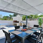 Zariva With Pool And Panoramic Mountain And Vila