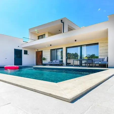 Villa Zariva With Pool And Panoramic Mountain And *
