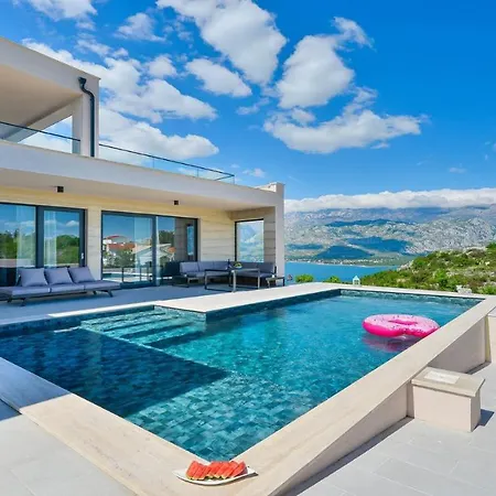 Zariva With Pool And Panoramic Mountain And *
