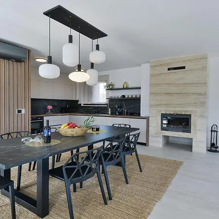 Zariva With Pool And Panoramic Mountain And Βίλα *