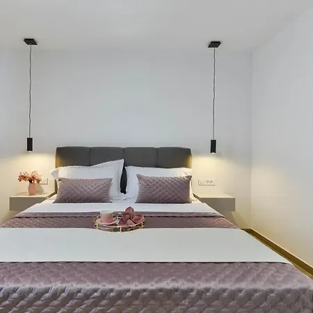 Zariva With Pool And Panoramic Mountain And Vinjerac