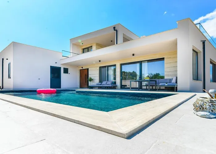 Villa Zariva With Pool And Panoramic Mountain And *