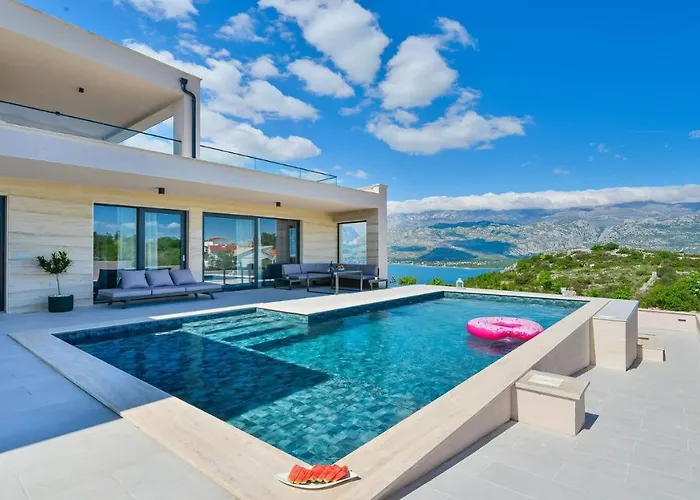 Zariva With Pool And Panoramic Mountain And *