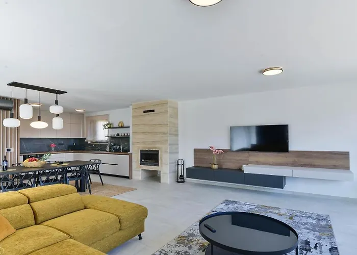 Zariva With Pool And Panoramic Mountain And Villa *