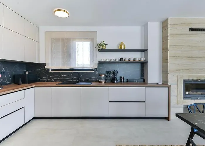 Zariva With Pool And Panoramic Mountain And *