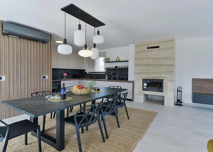 Zariva With Pool And Panoramic Mountain And Villa *