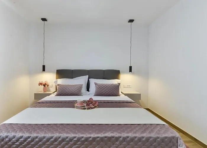 Zariva With Pool And Panoramic Mountain And Виньерац