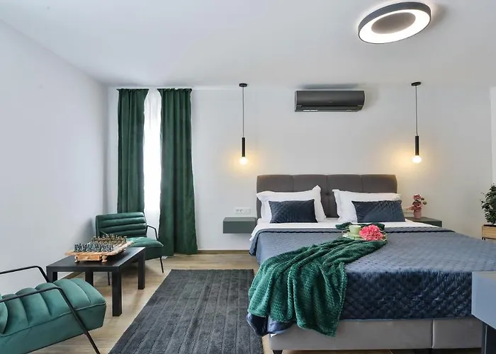 Zariva With Pool And Panoramic Mountain And Vinjerac