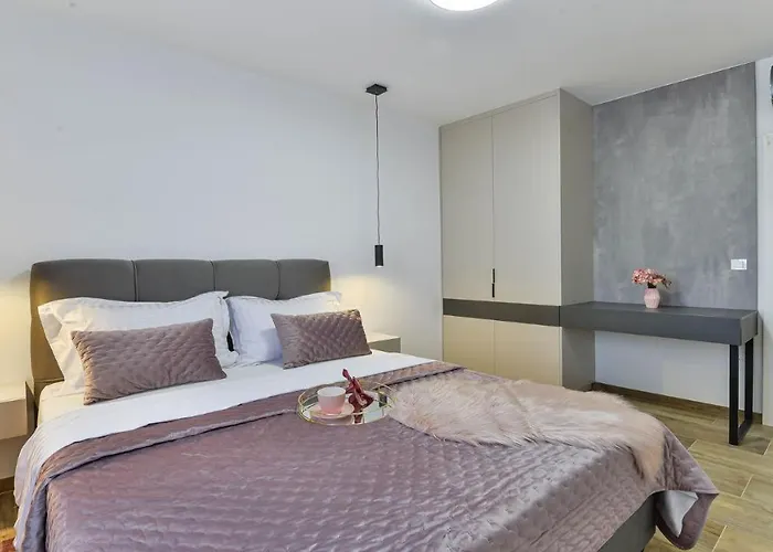 Zariva With Pool And Panoramic Mountain And Villa