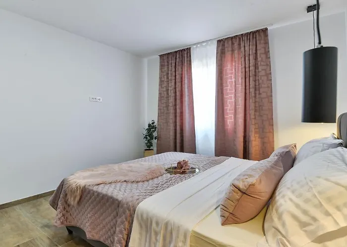 Zariva With Pool And Panoramic Mountain And *