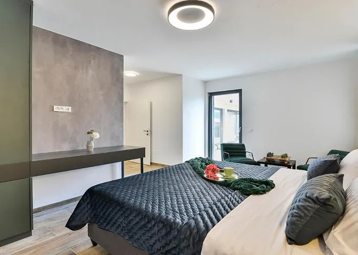 Zariva With Pool And Panoramic Mountain And *