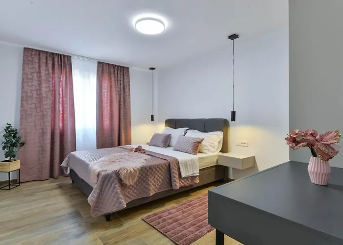 Zariva With Pool And Panoramic Mountain And *