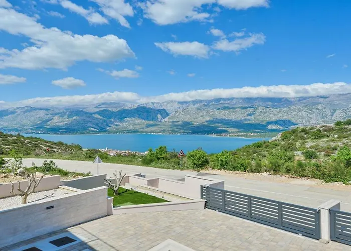 Zariva With Pool And Panoramic Mountain And Вилла