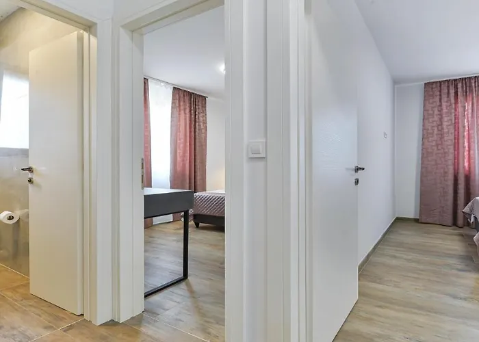 Villa Zariva With Pool And Panoramic Mountain And Vinjerac